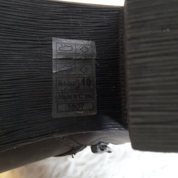 Blowfish Malibu grey faux leather ankle boot with buckle accent size 10 - Picture 11 of 12